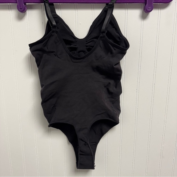 Skims Thong Bodysuit - Picture 3 of 5